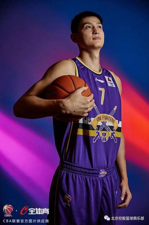 吃瓜网红打篮球是谁啊,吃瓜网红跨界打篮球，竟成为篮球场上的新宠儿  第2张